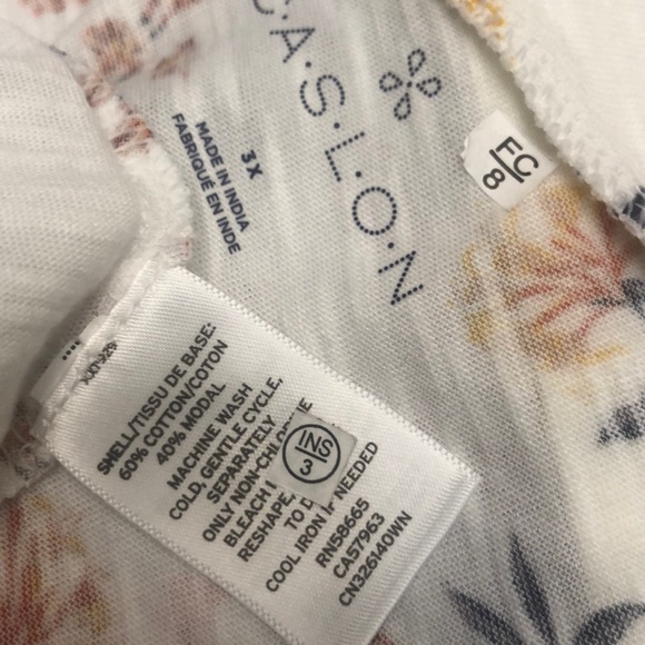 Caslon Rounded V-Neck Tee - Picture 8 of 9